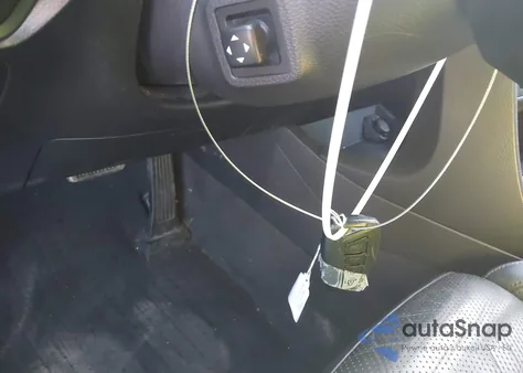 2016 Hyundai Azera Limited z USA, uszkodzony, nr VIN KMHFH4JG6GA555248